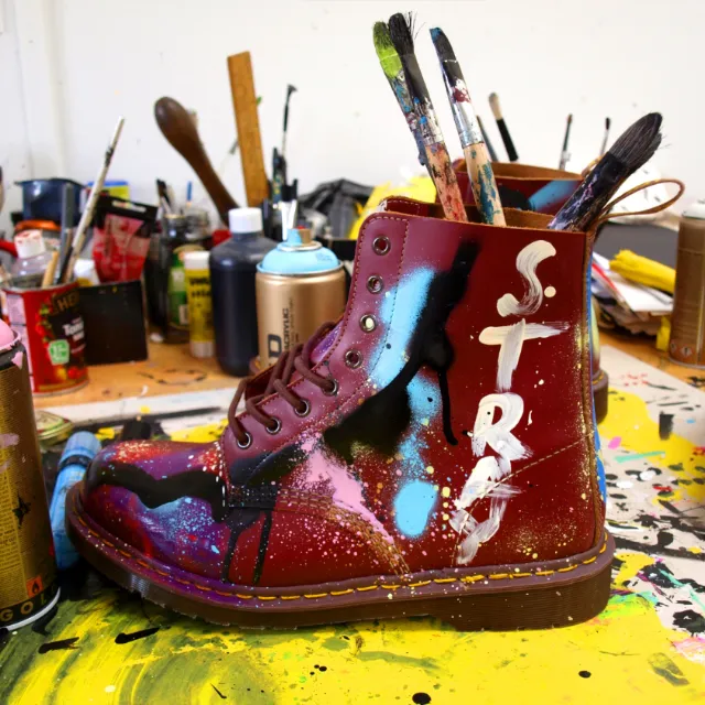 Graphic shoe painting