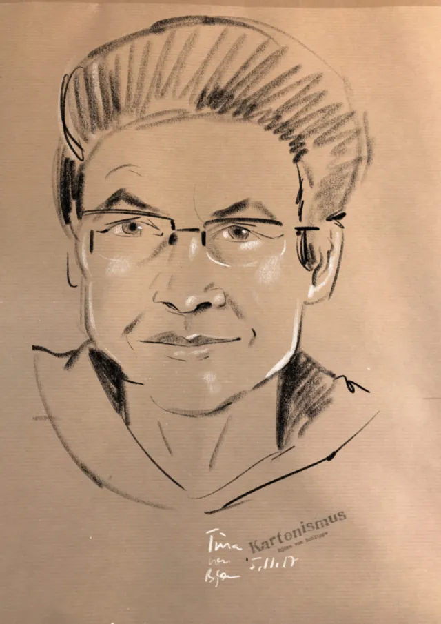 Pencil portrait of a man with glasses by Björn von Schlippe