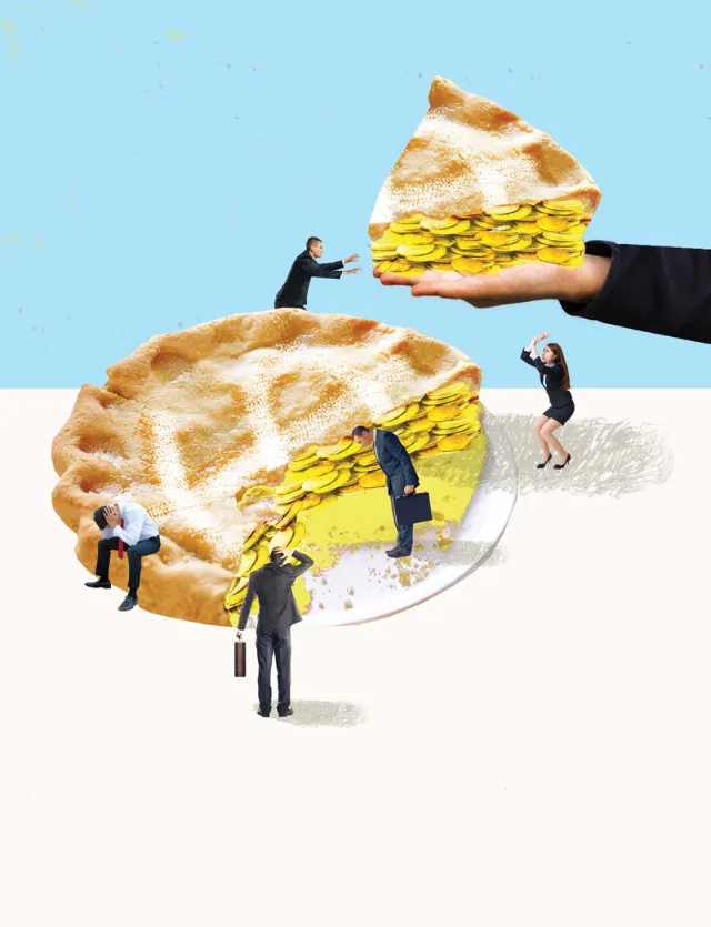 Collage & Montage Pie with gold