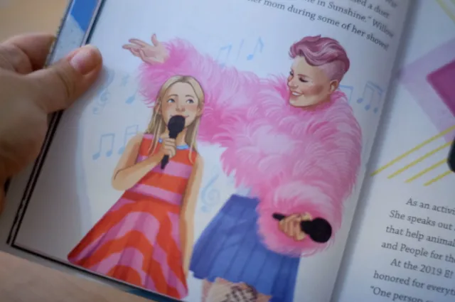 Illustration by Manu Cunhas showing two colorful women with a microphone