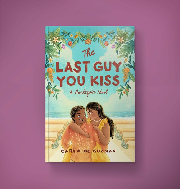 Coverillustration von Alissandra für The Last Guy You Kiss: eine fröhliche Szene mit einer Frau auf dem Rücken ihres Partners vor einer Strandhochzeit, mit subtilen, philippinisch inspirierten Details.
